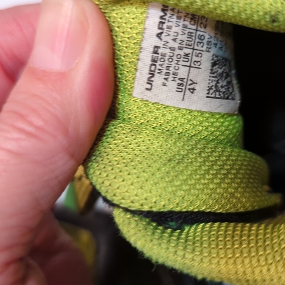 Under Armour Youth Curry Black/Green Boy's Sneakers Size 4Y - Picture 10 of 13